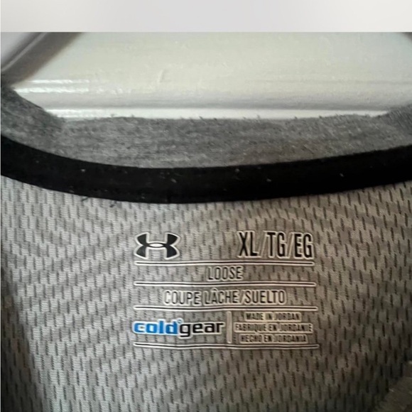Grey under armor long sleeve - Picture 2 of 3